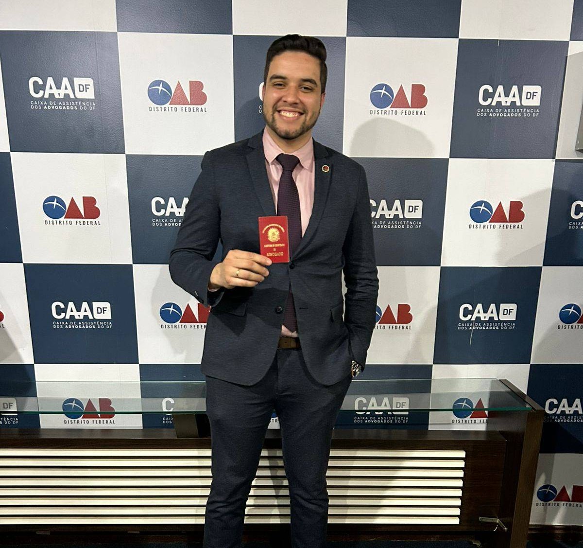 Dr. Thiago Pinheiro Barbosa em retrato profissional